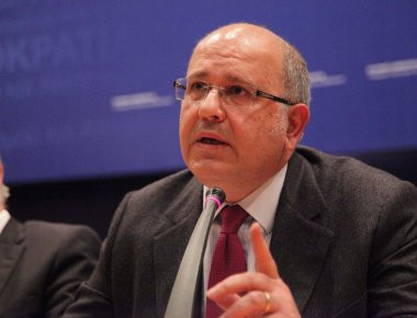 Η διαφωνία Ξυδάκη- Κουντουρά για τροπολογία που ρυθμίζει τις αποσπάσεις στα γραφεία εξωτερικού του ΕΟΤ